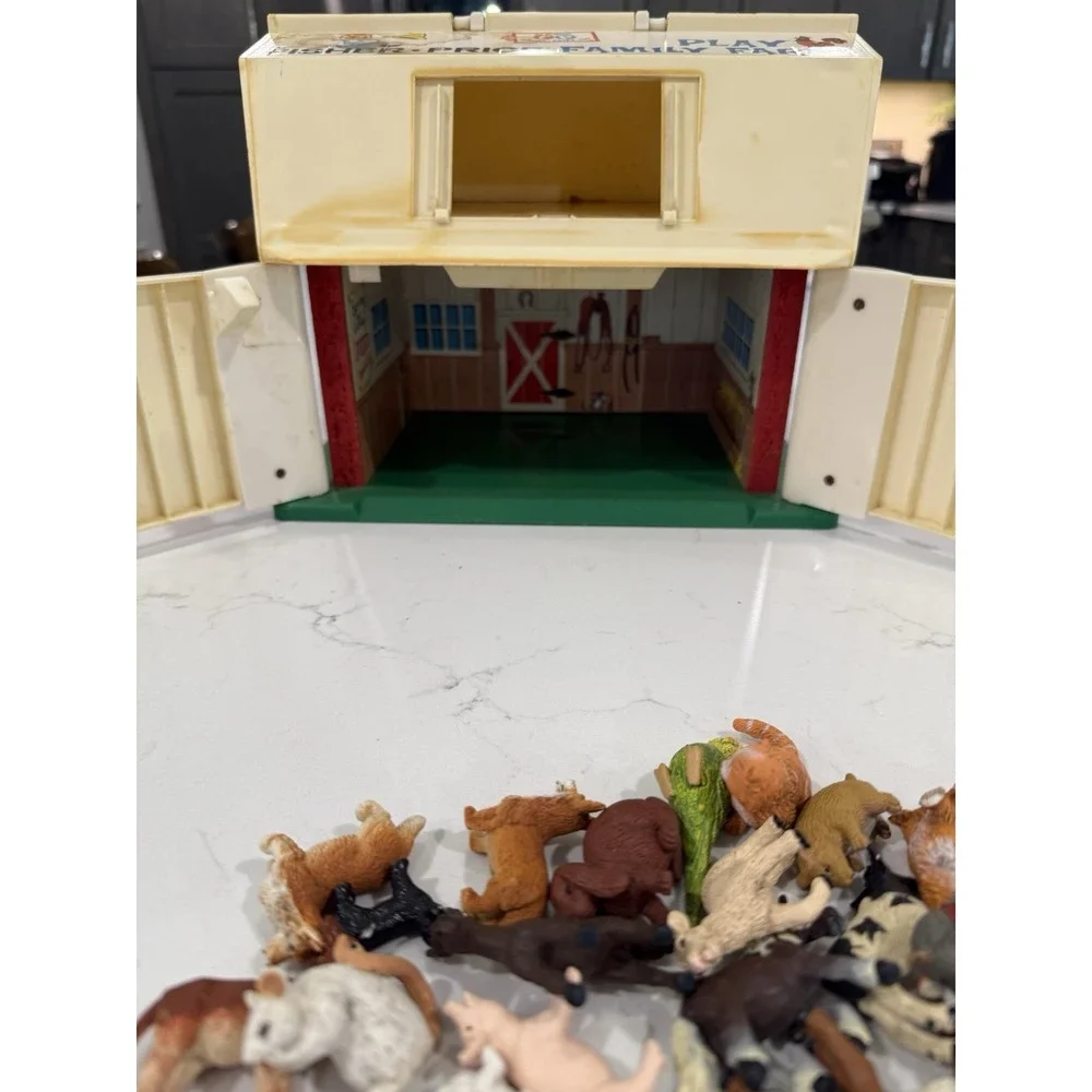 Fisher Price Vintage 1967 Family Play Farm Barn Lot of 21 Animal figurines